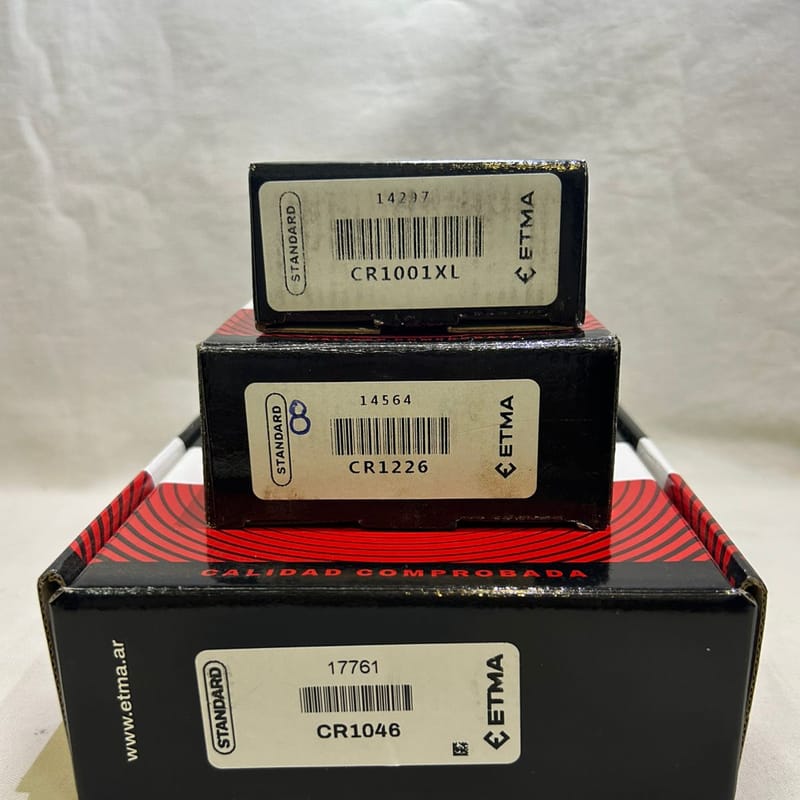 Crucetas ETMA en sus cajas, con códigos CR1001XL, CR1226 y CR1046